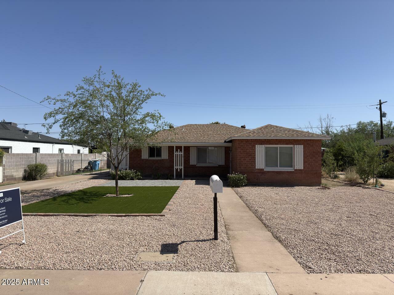 Property Photo: 1721 W Earll Drive AZ 85015