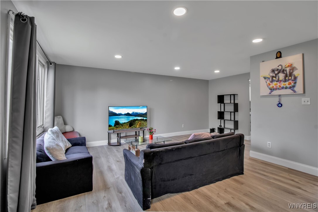 Property Photo: 351 Charlesgate Circle NY 14051