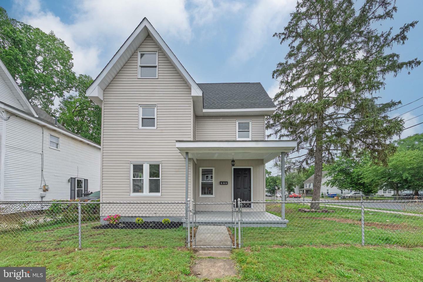 Property Photo: 428 E Oak Street NJ 08332