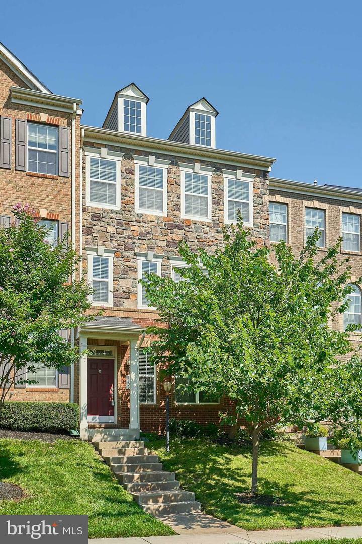 Property Photo: 1598 Kinnaird Terrace NE VA 20176