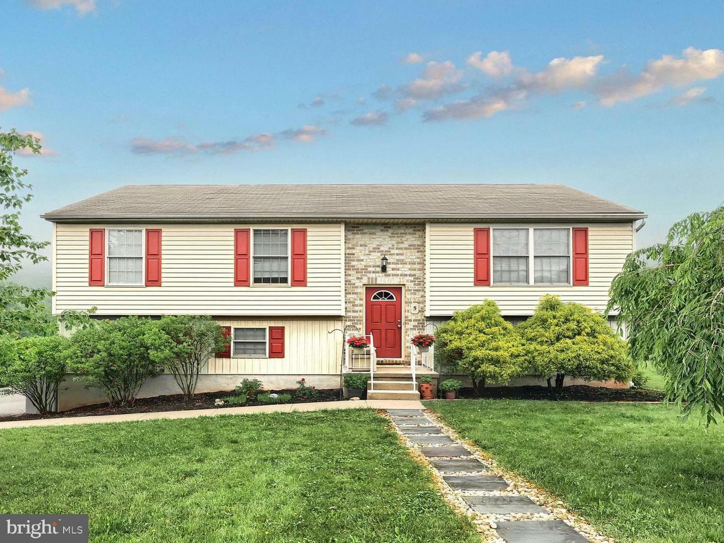 5 Stahle Lane  Dover PA 17315 photo