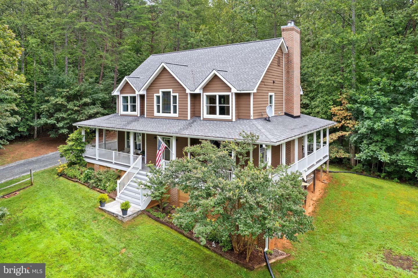 Property Photo: 9525 Angelica Lane VA 20115