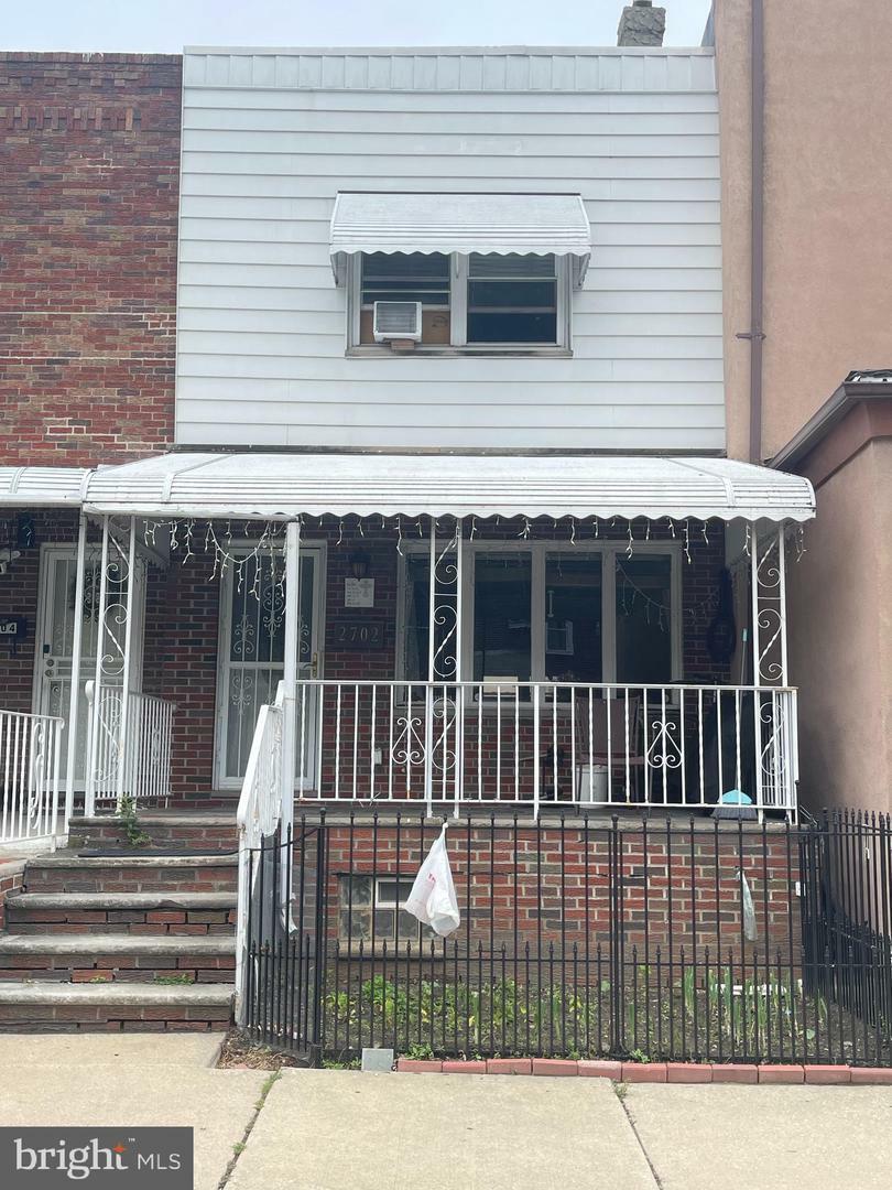 2702 S Darien Street  Philadelphia PA 19148 photo
