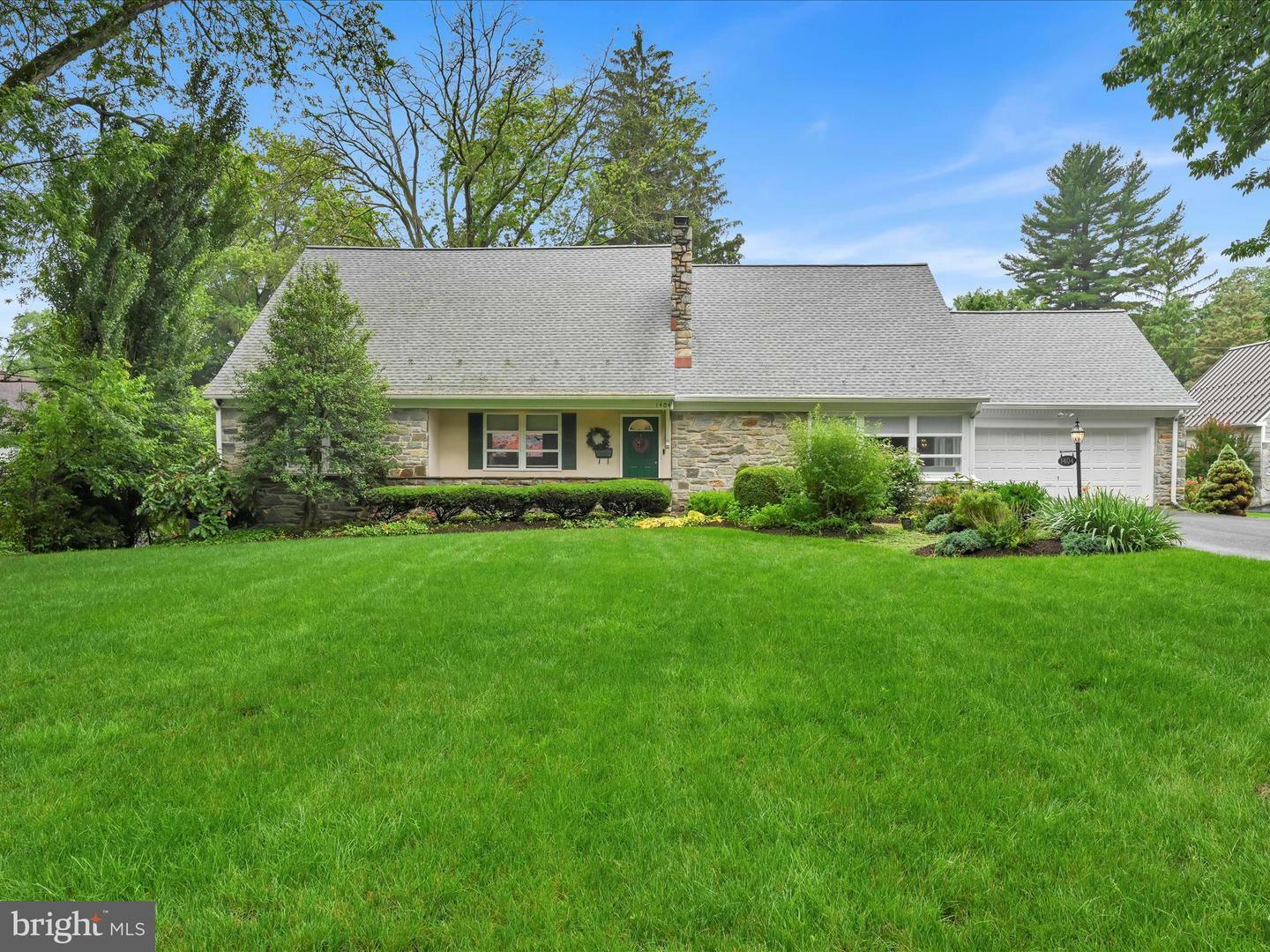 1404 Hillcrest Road  Lancaster PA 17603 photo