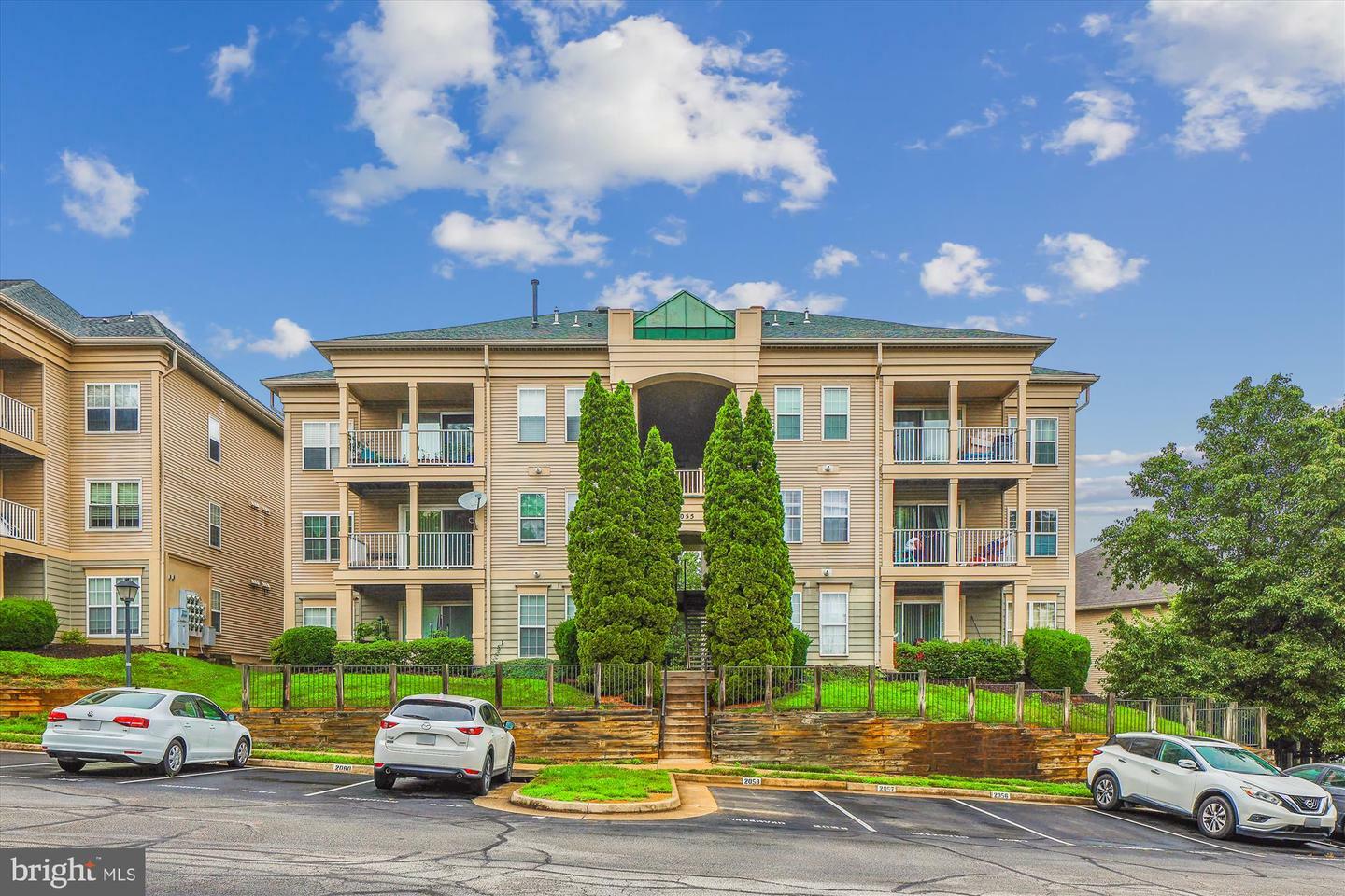 Property Photo: 1055 Gardenview Loop 202 VA 22191