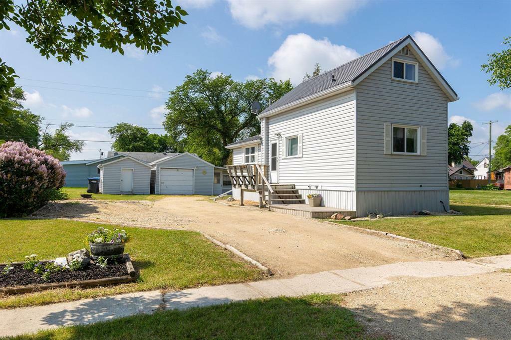 Property Photo: 130 Kennedy Street West MB R0G 1K0