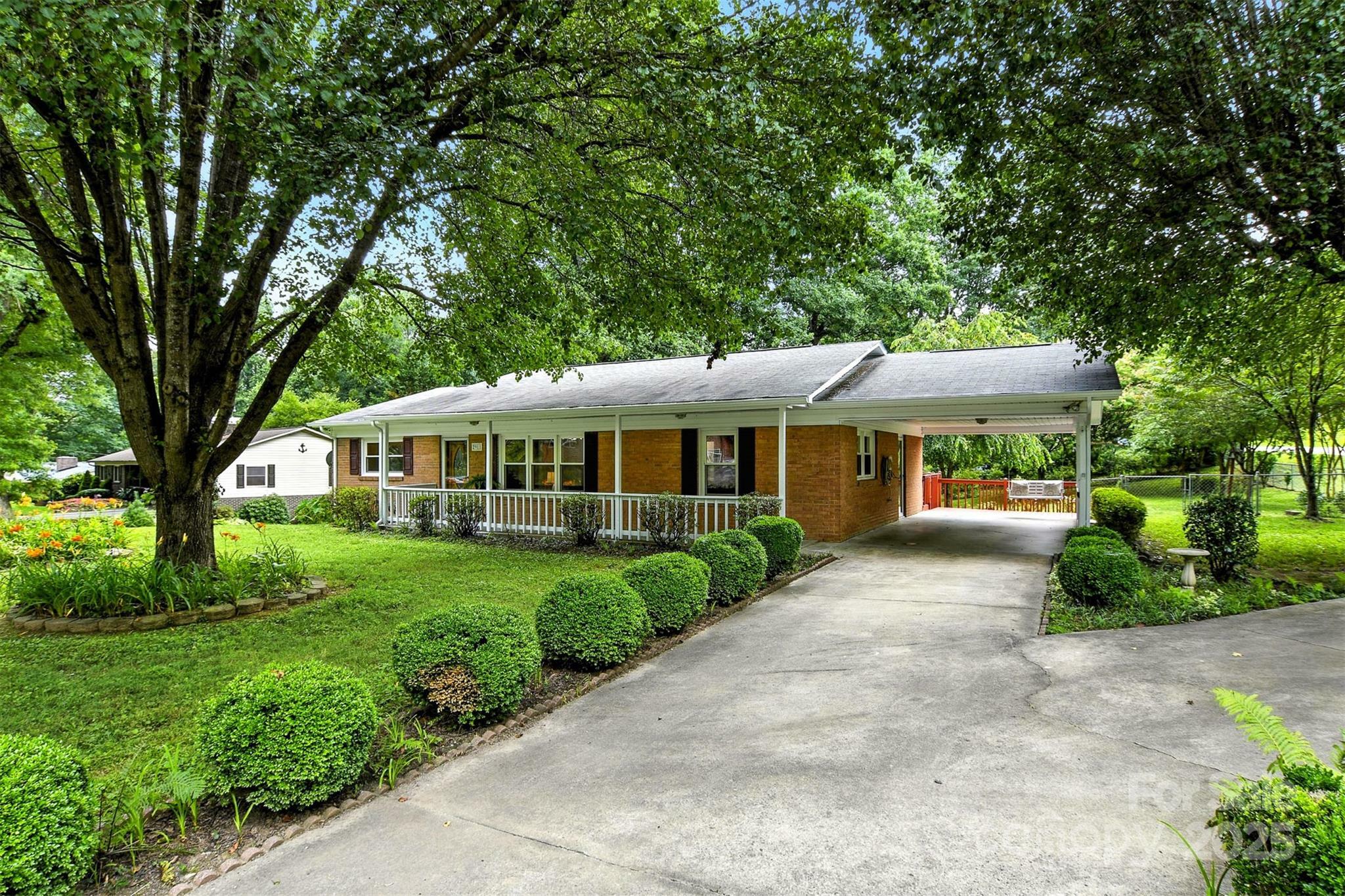 Property Photo: 2911 Spencer Street NC 28645