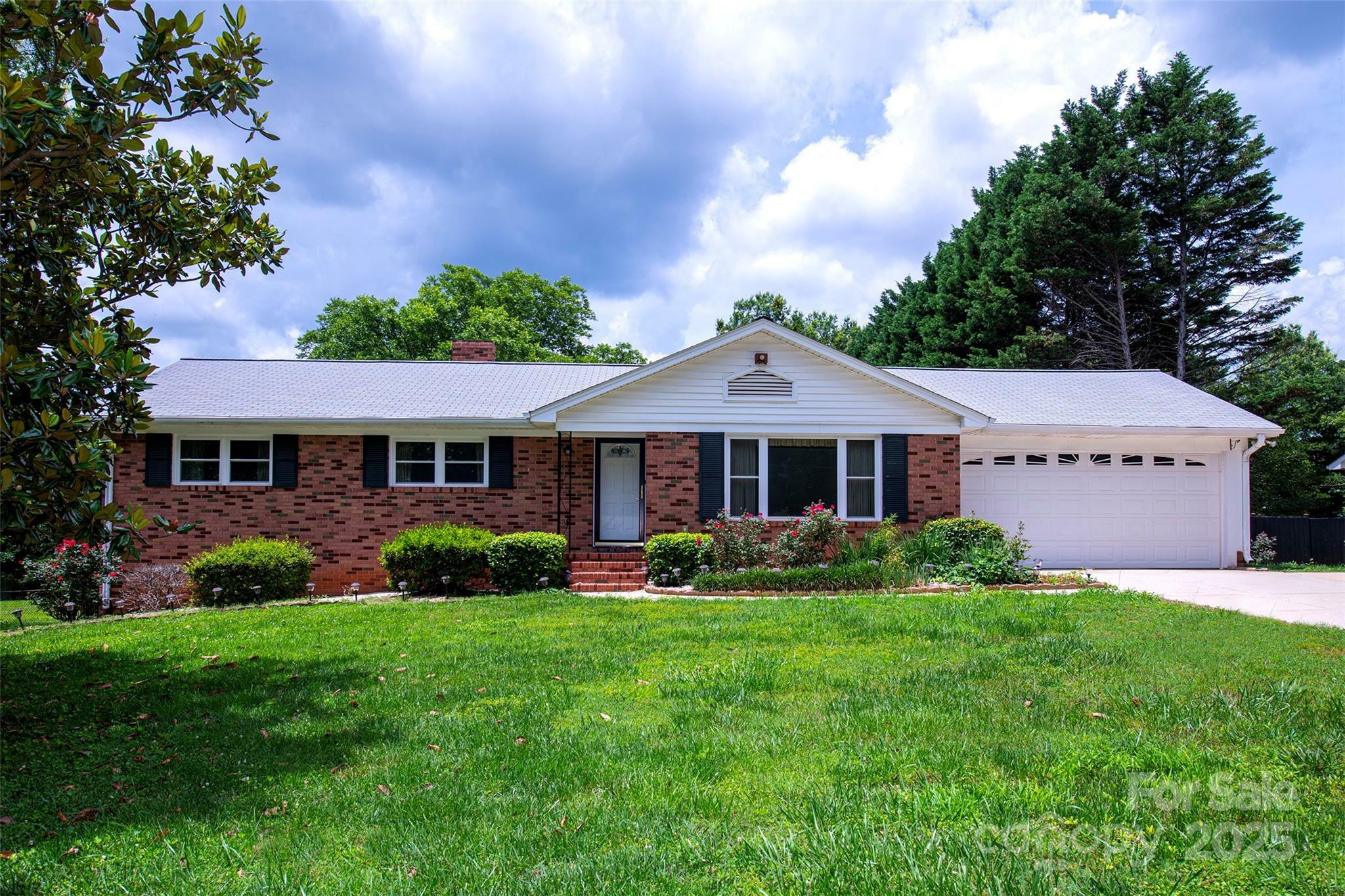 Property Photo: 1216 Manchester Lane NC 28227