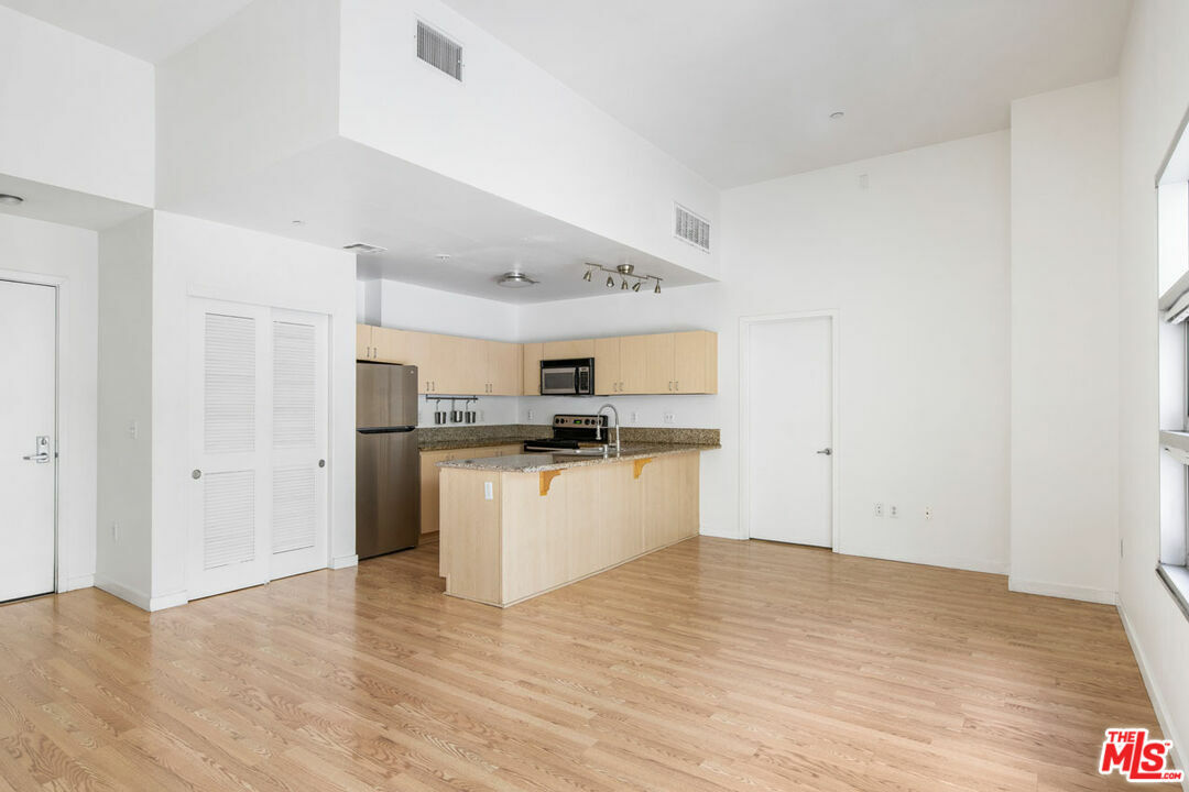 Property Photo: 630 W 6th St CA 90017