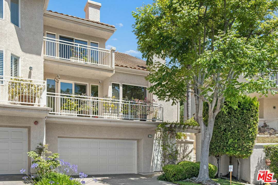Property Photo: 682 Palisades Dr CA 90272