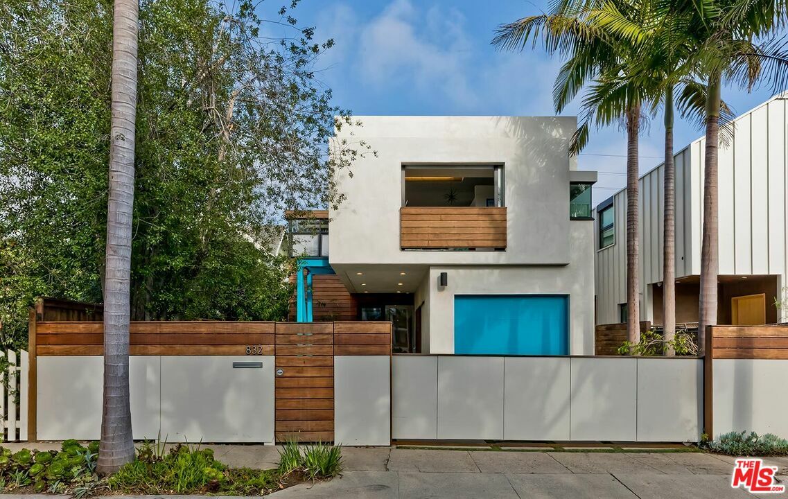Property Photo: 832 Superba Ave CA 90291