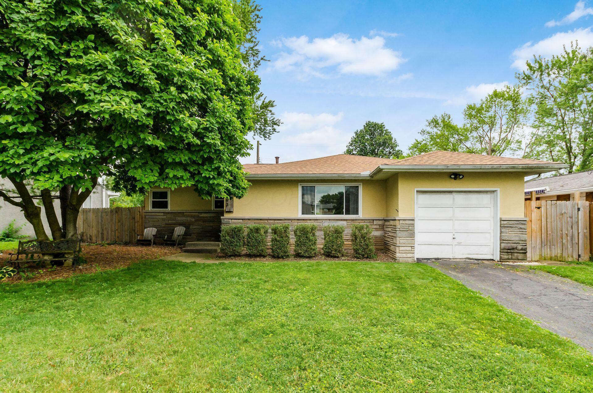Property Photo: 1493 Pershing Drive OH 43224