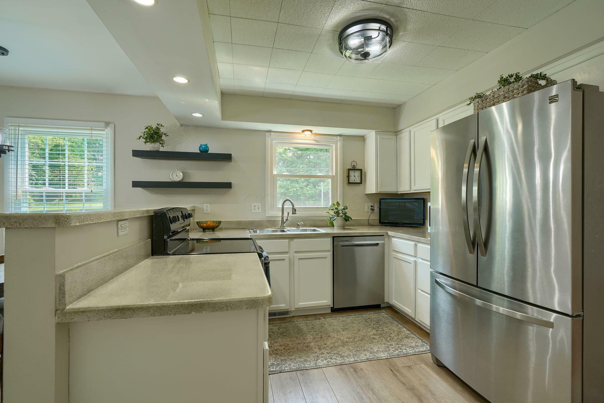 Property Photo: 6676 Woodsedge Drive OH 43068