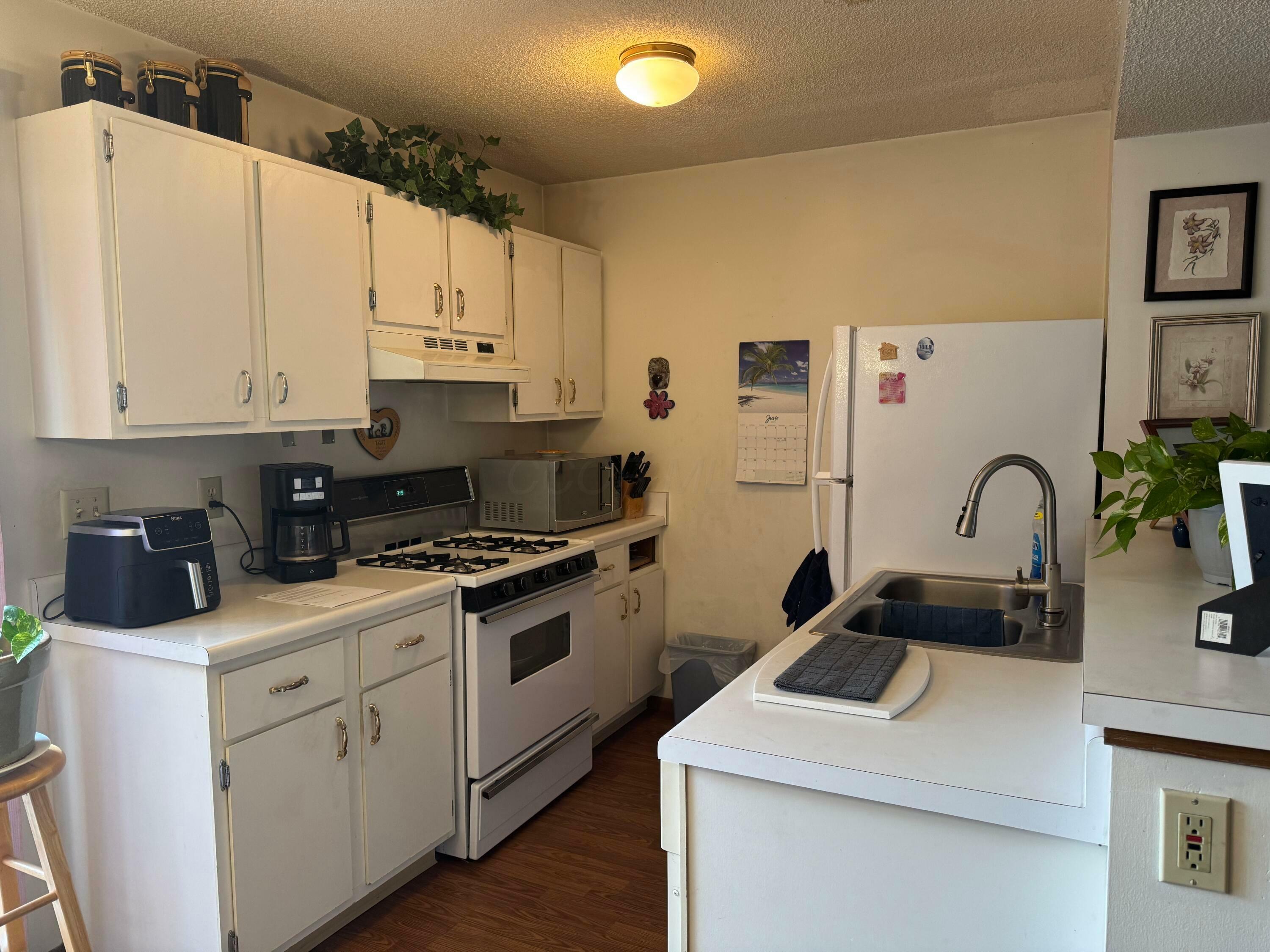 Property Photo: 4830 Stoneybrook Boulevard OH 43026
