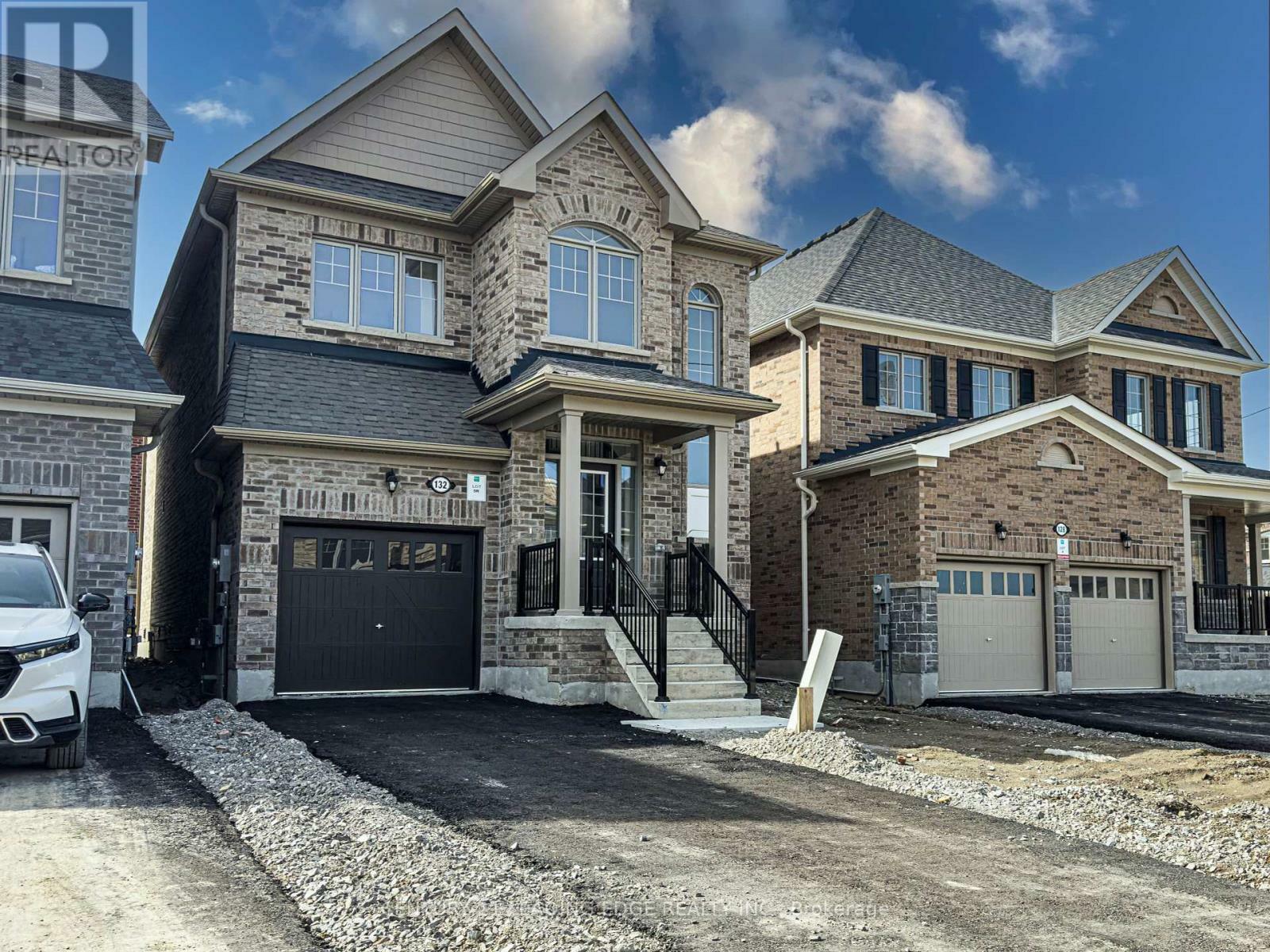 Property Photo:  132 Robin Trail  ON L9L 1B3 