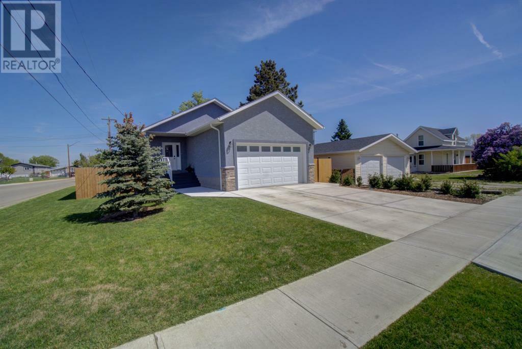 Property Photo: 340 55 Avenue West AB T0L 0T0