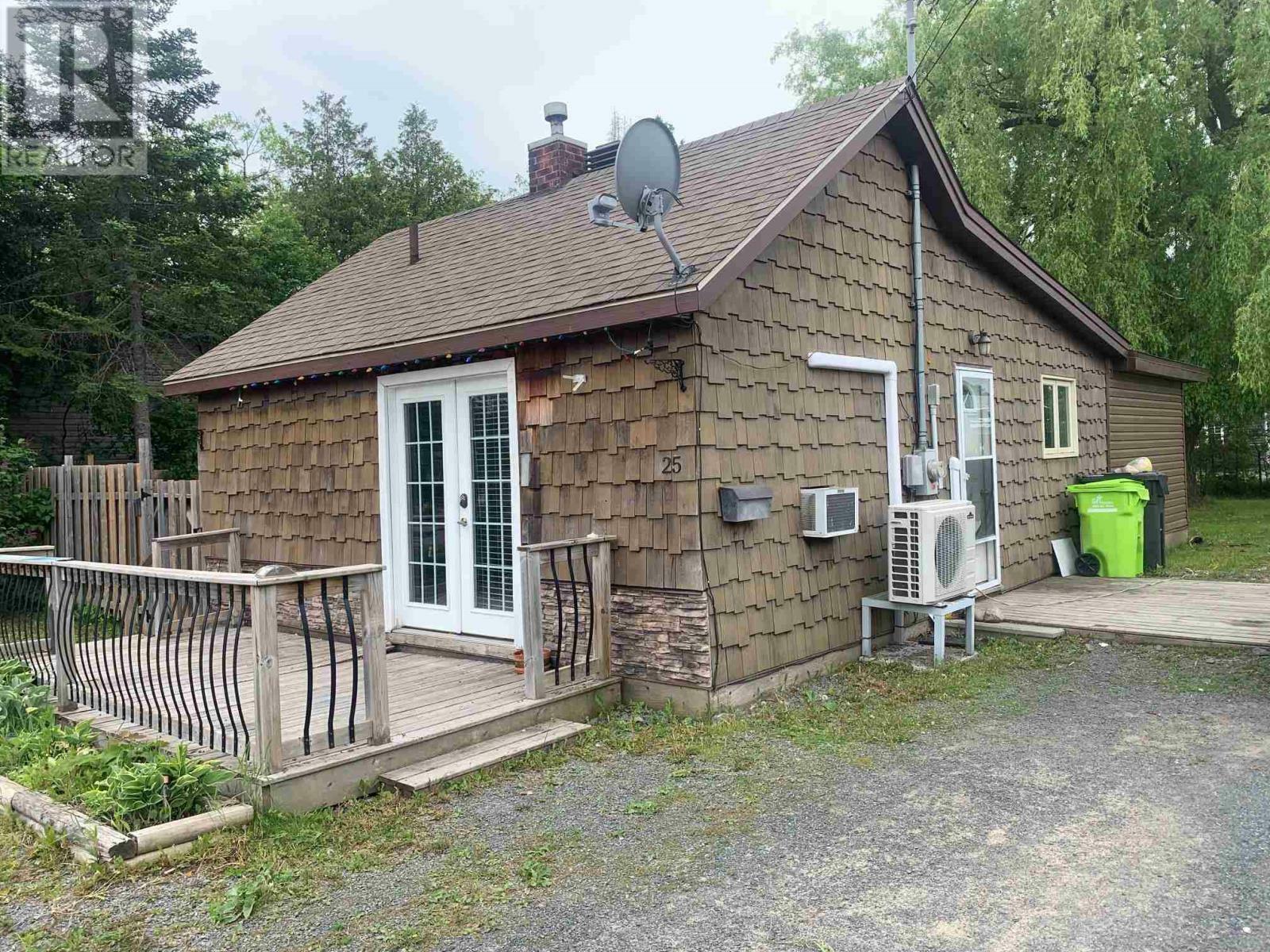Property Photo: 25 Elmwood Ave ON P6B 4V6