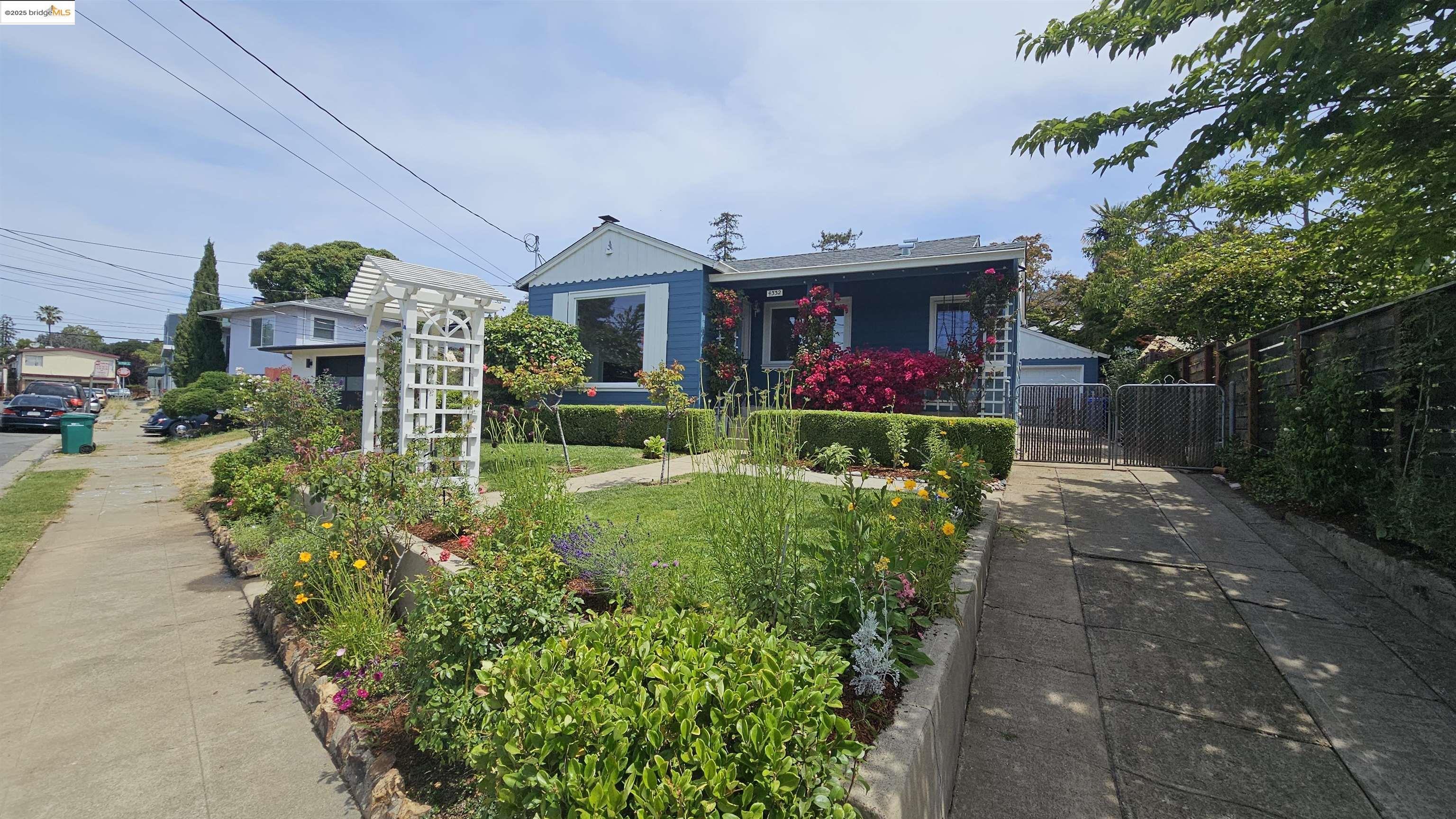 Property Photo: 4332 Hyacinth Ave CA 94619