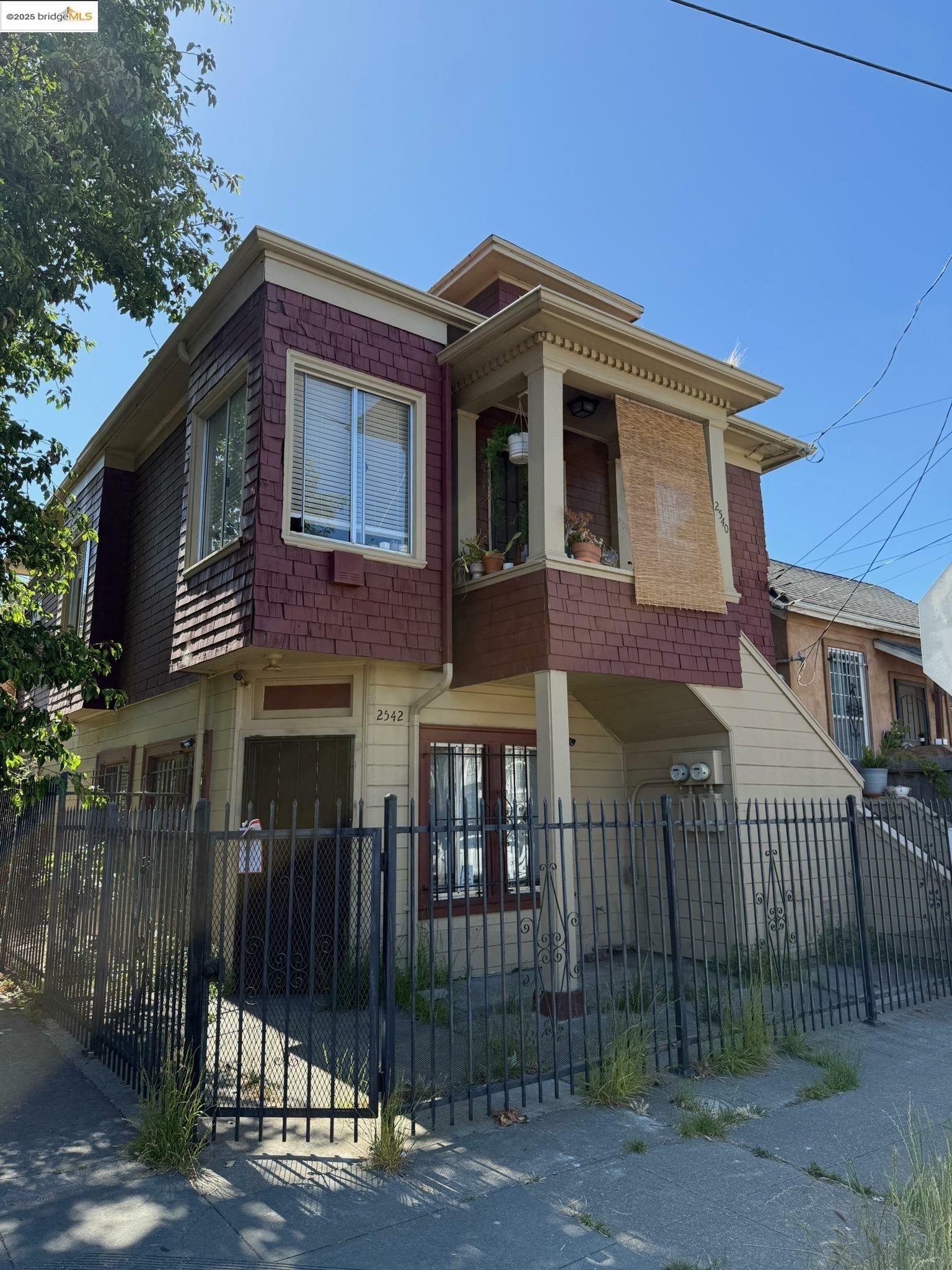 Property Photo: 2542 Filbert St CA 94607