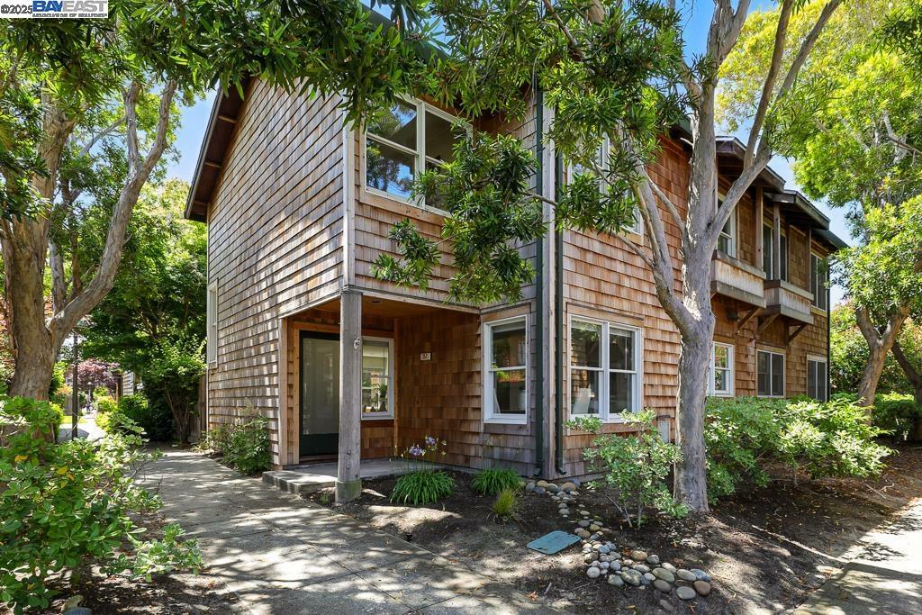 357 Centre Ct  Alameda CA 94502 photo