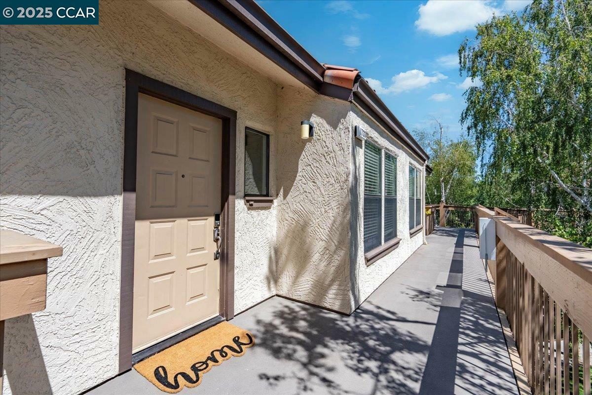 Property Photo: 1733 S Villa Way CA 94595