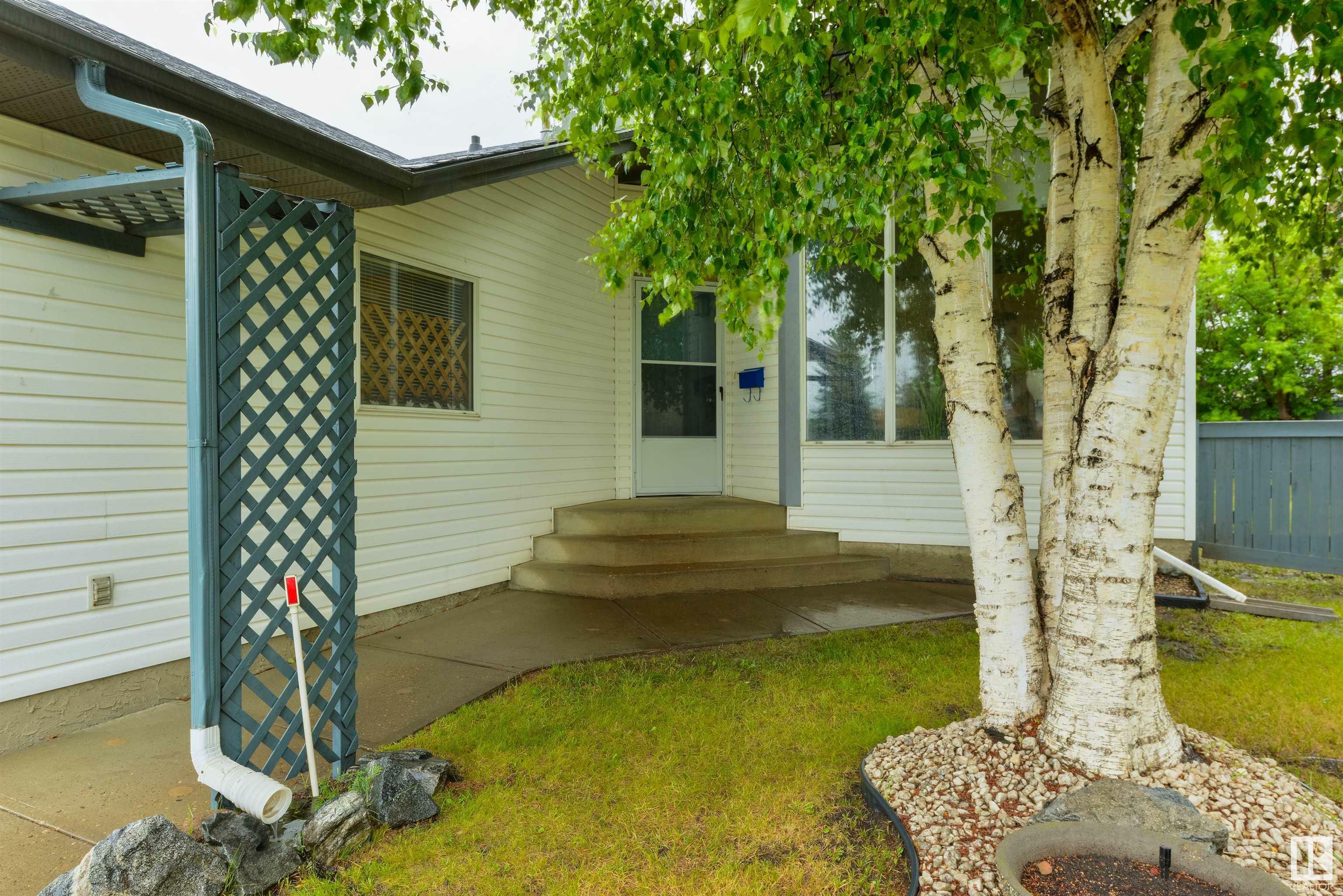 Photo de la propriété: 12804 147 Avenue NW AB T6V 1C5