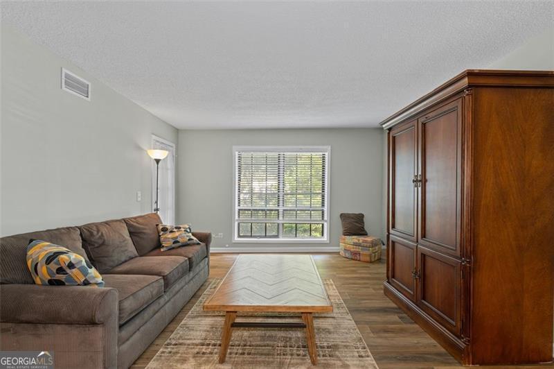 Property Photo: 6851 Roswell Road H18 GA 30328