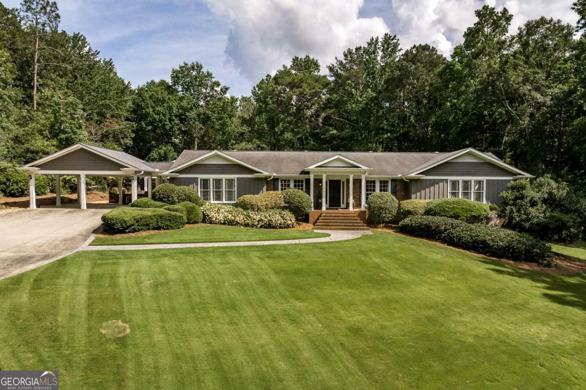 Property Photo: 1060 Woodhollow Lane GA 30606