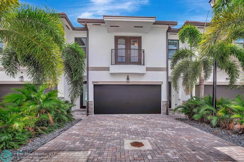 Property Photo: 4444 E Aqua Bella Ln FL 33312
