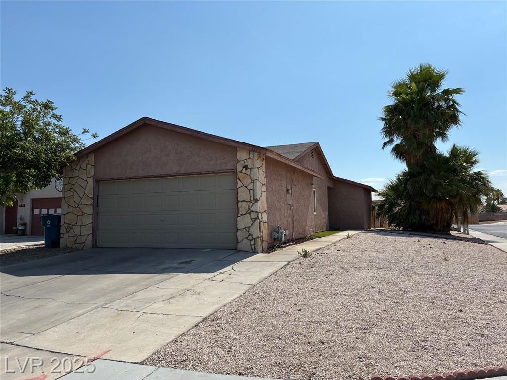 Property Photo:  