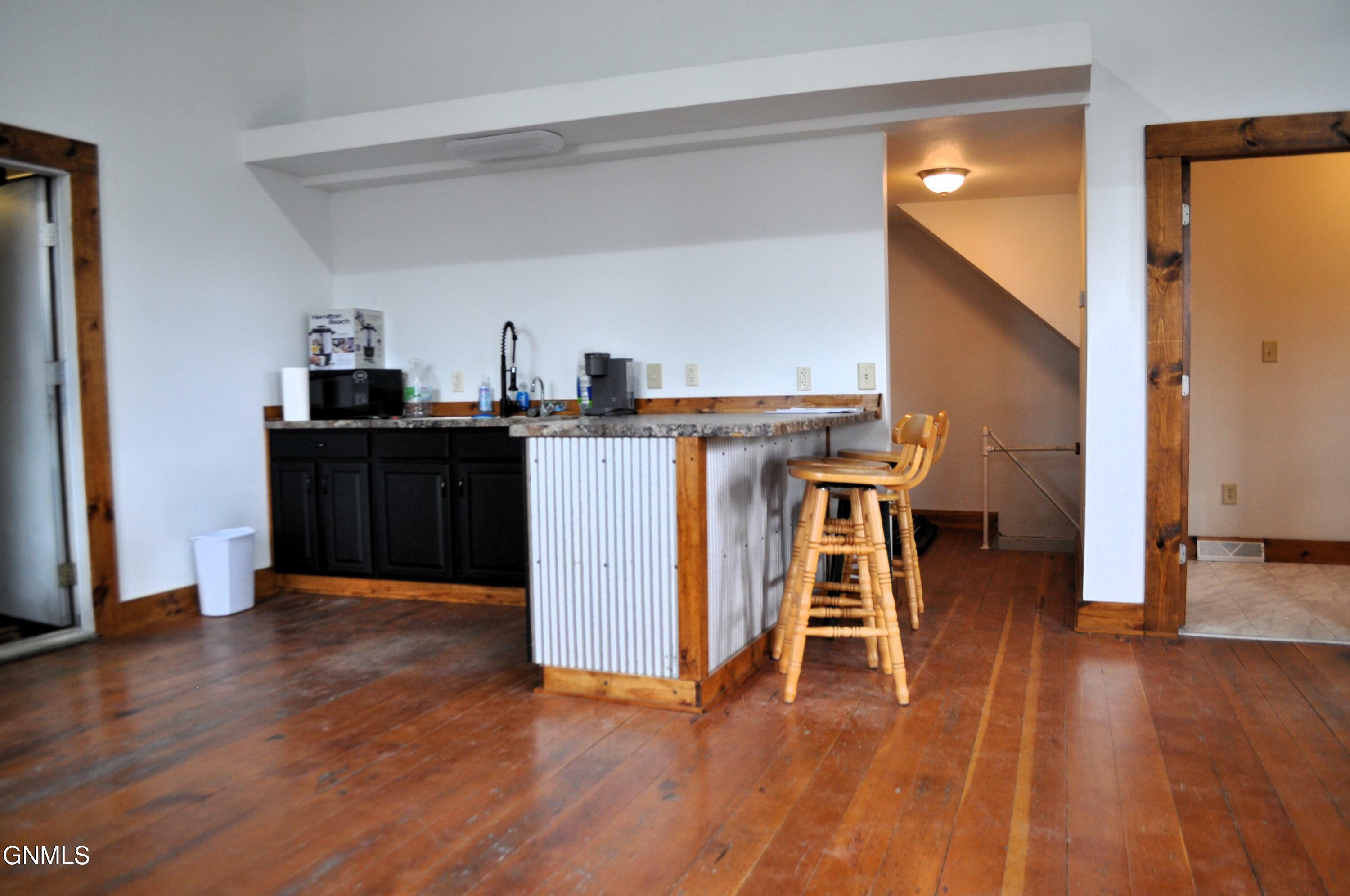 Property Photo: 910 Main Avenue ND 58577