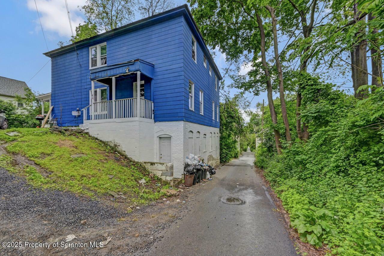 Property Photo: 612 Farber Court PA 18510