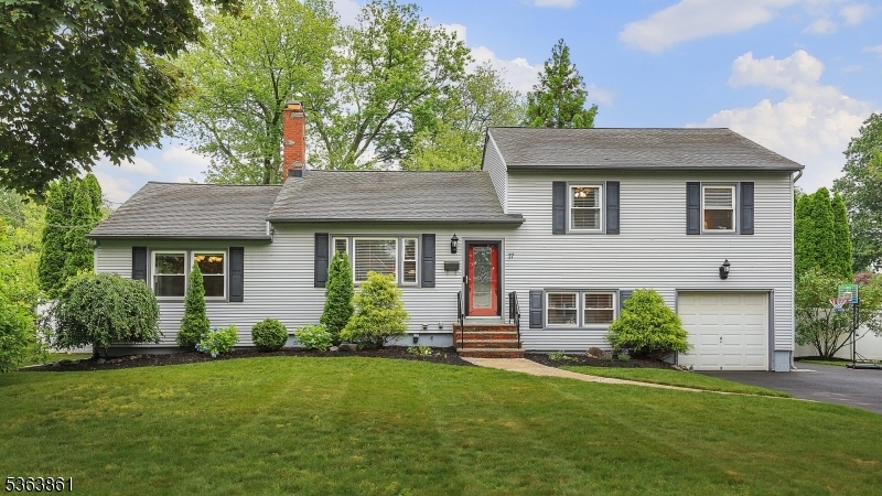 17 Armstrong Dr  Clark Twp. NJ 07066 photo