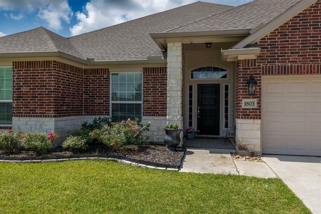 Property Photo:  1803 Twin Oaks Circle  TX 77833 