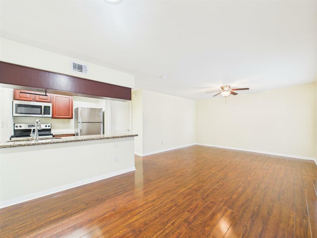 Property Photo:  5333 Richmond Avenue 13  TX 77056 