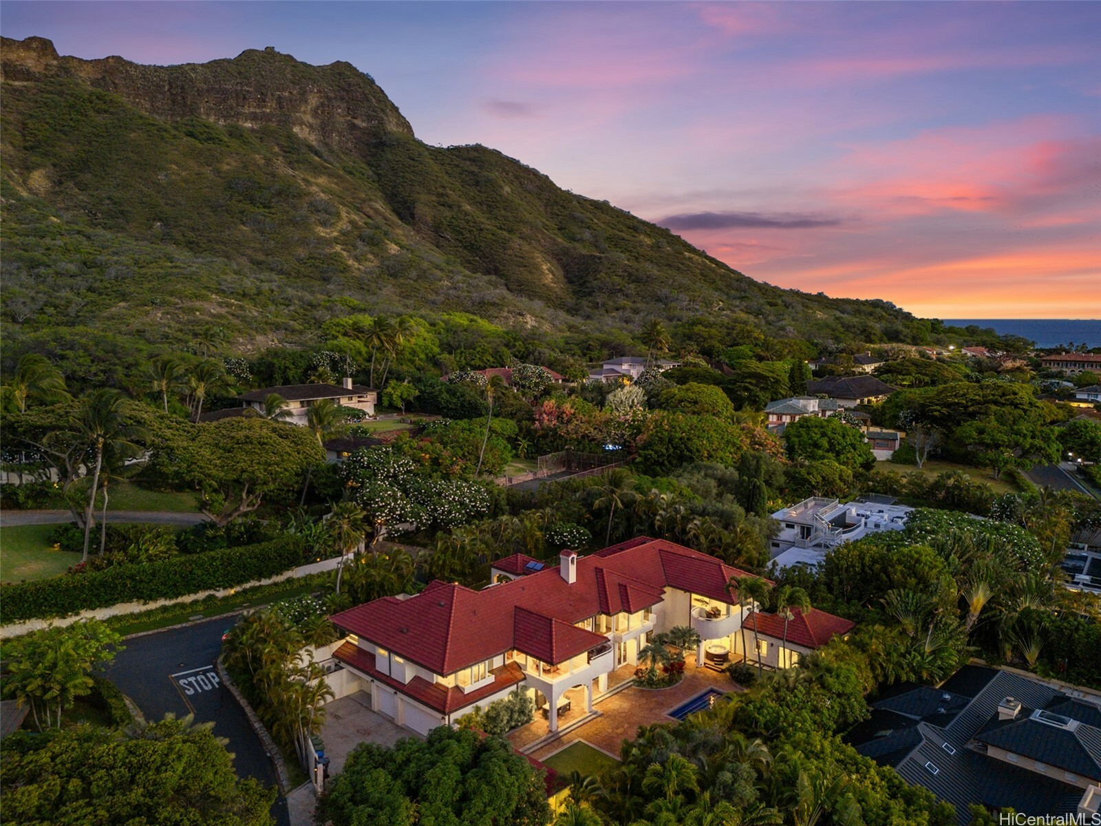 3124 Noela Drive  Honolulu HI 96815 photo