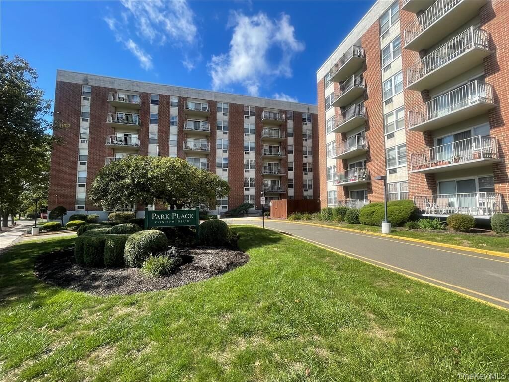 Property Photo:  35 Park Avenue 2L  NY 10901 