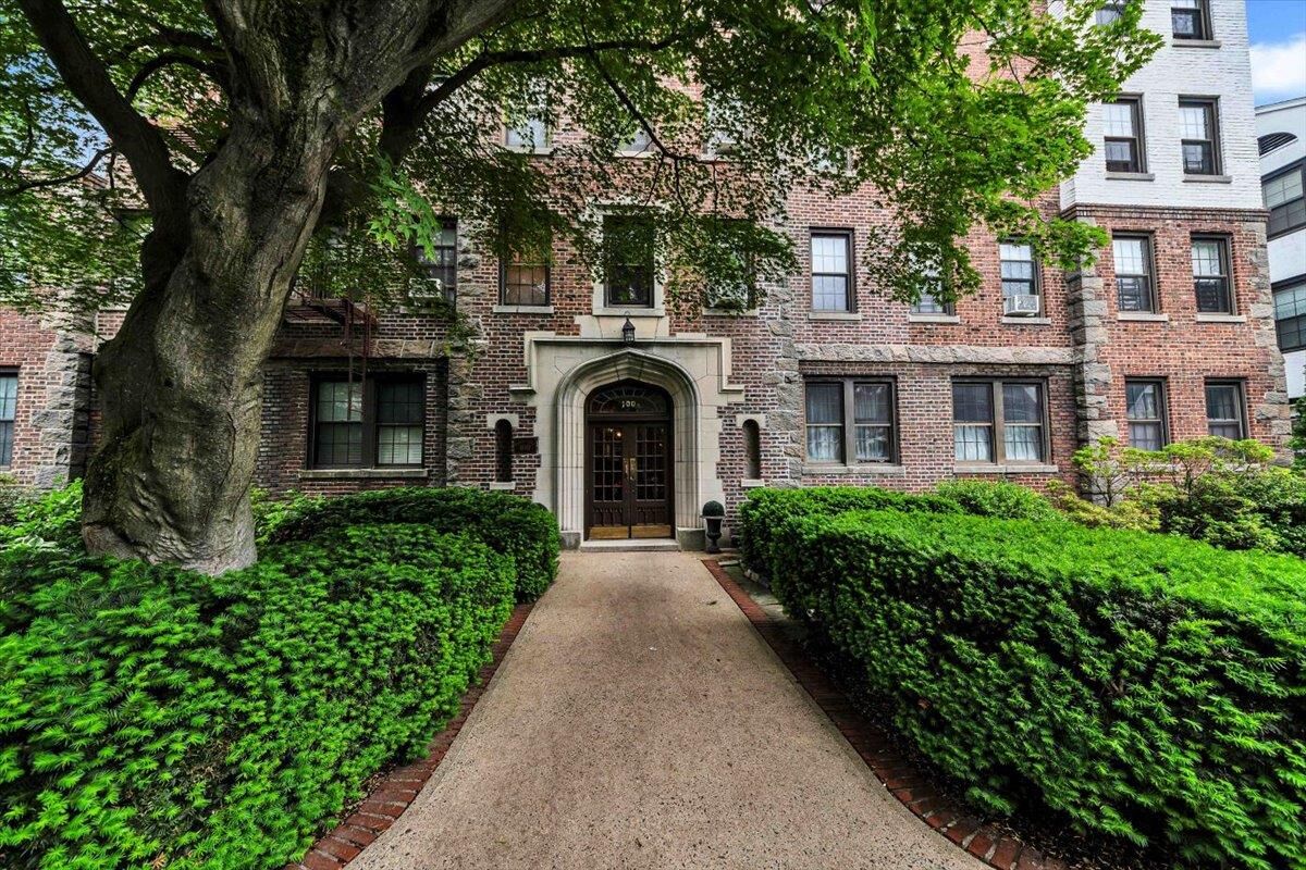 Property Photo: 100 Parkway Road 4C NY 10708