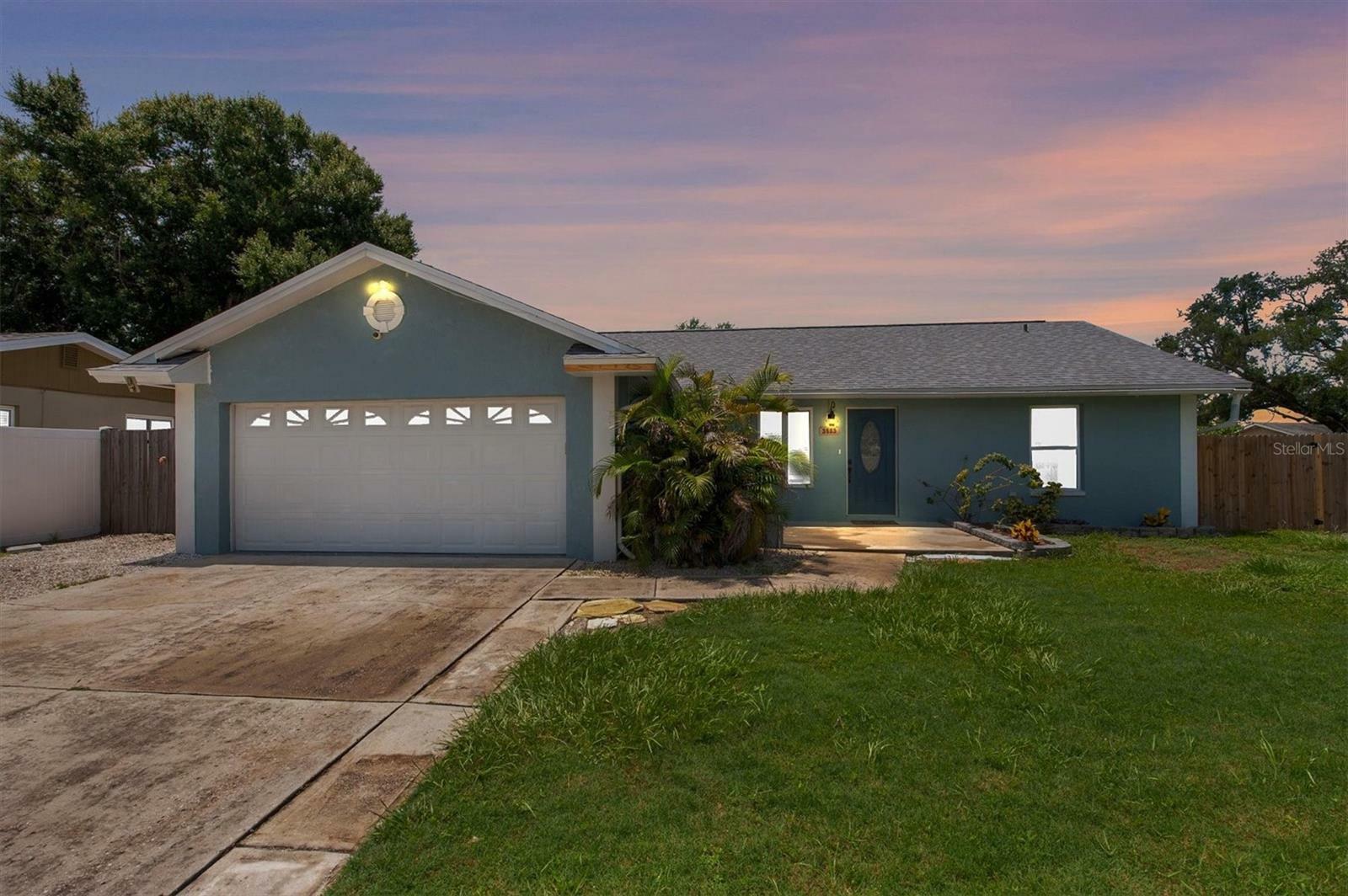 Property Photo: 3905 31st Avenue W FL 34205