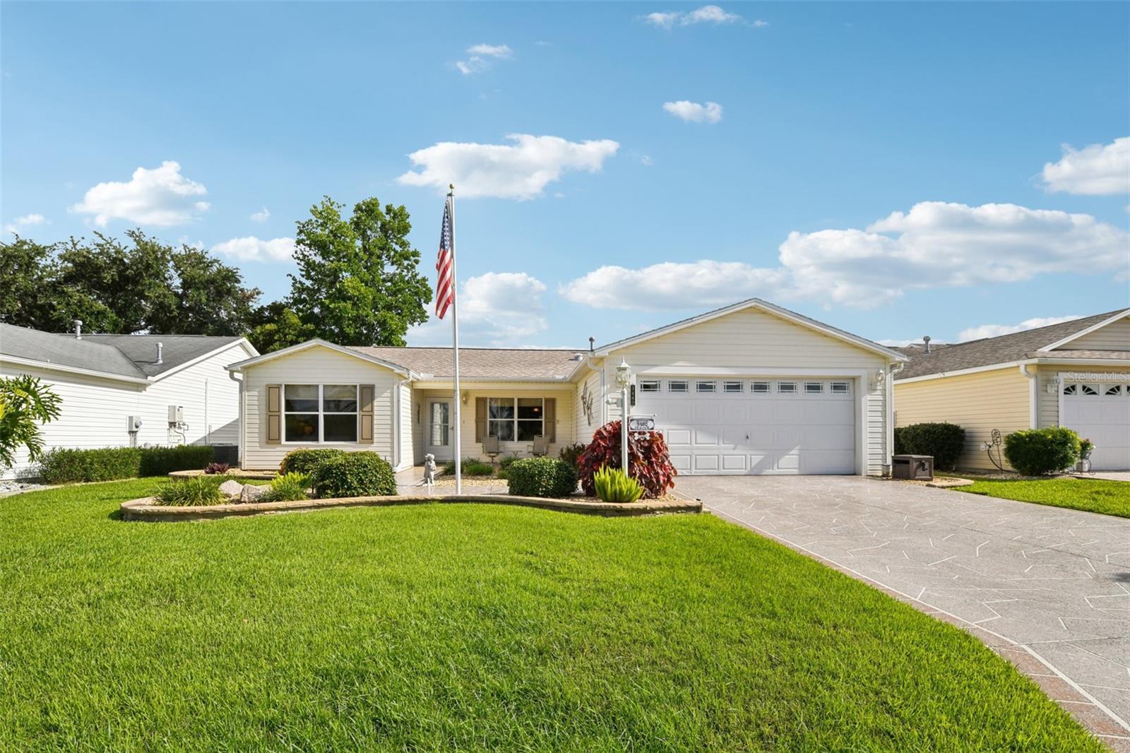 Property Photo: 3460 Idlewood Loop FL 32162