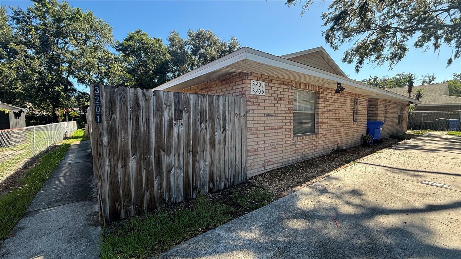 Property Photo: 3201 Bloomingdale Villas Court FL 33511