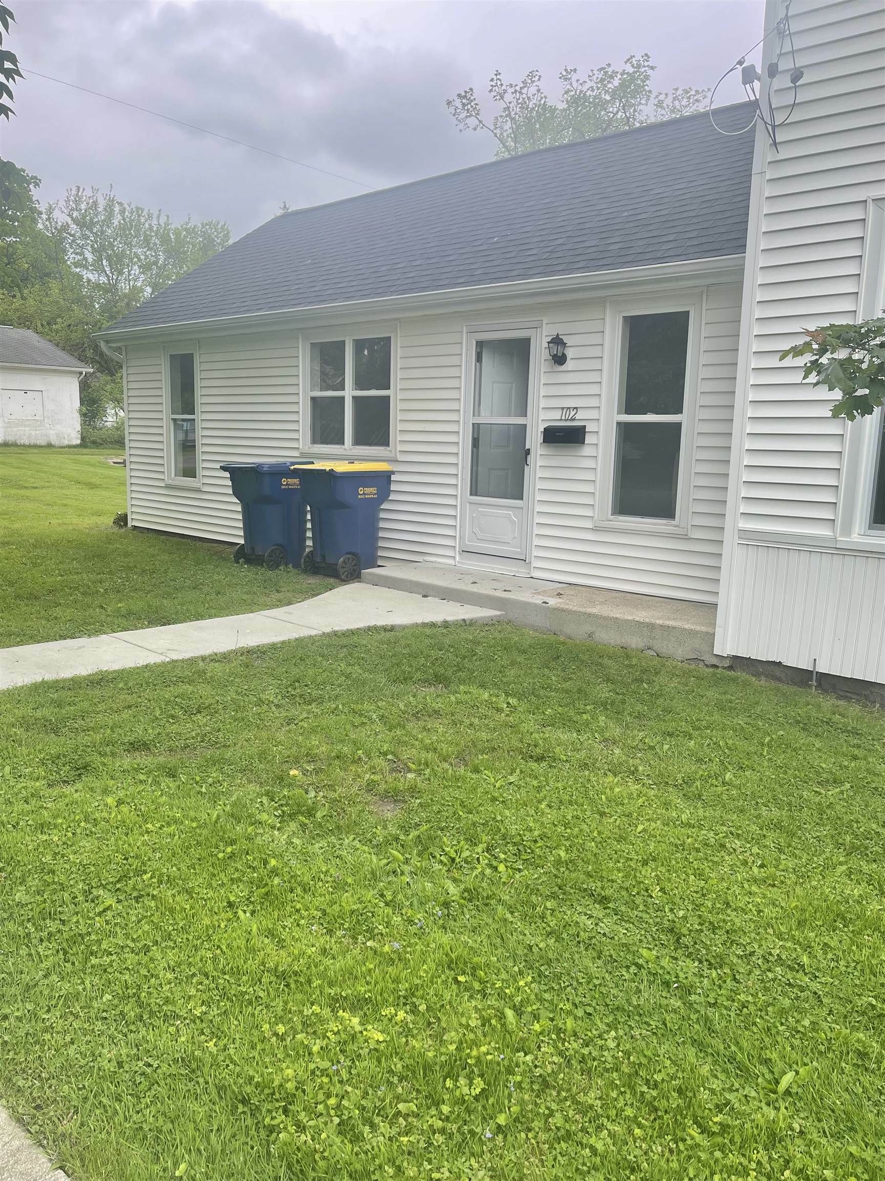 Property Photo: 301 W State Street MI 48817