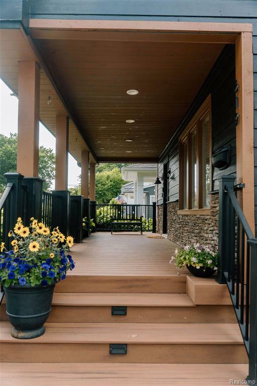 Property Photo:  619 E Farnum Avenue  MI 48067 1976 