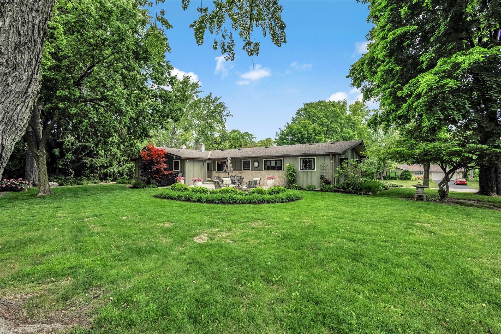 Property Photo: 2105 Mt Kisco Dr WI 53122