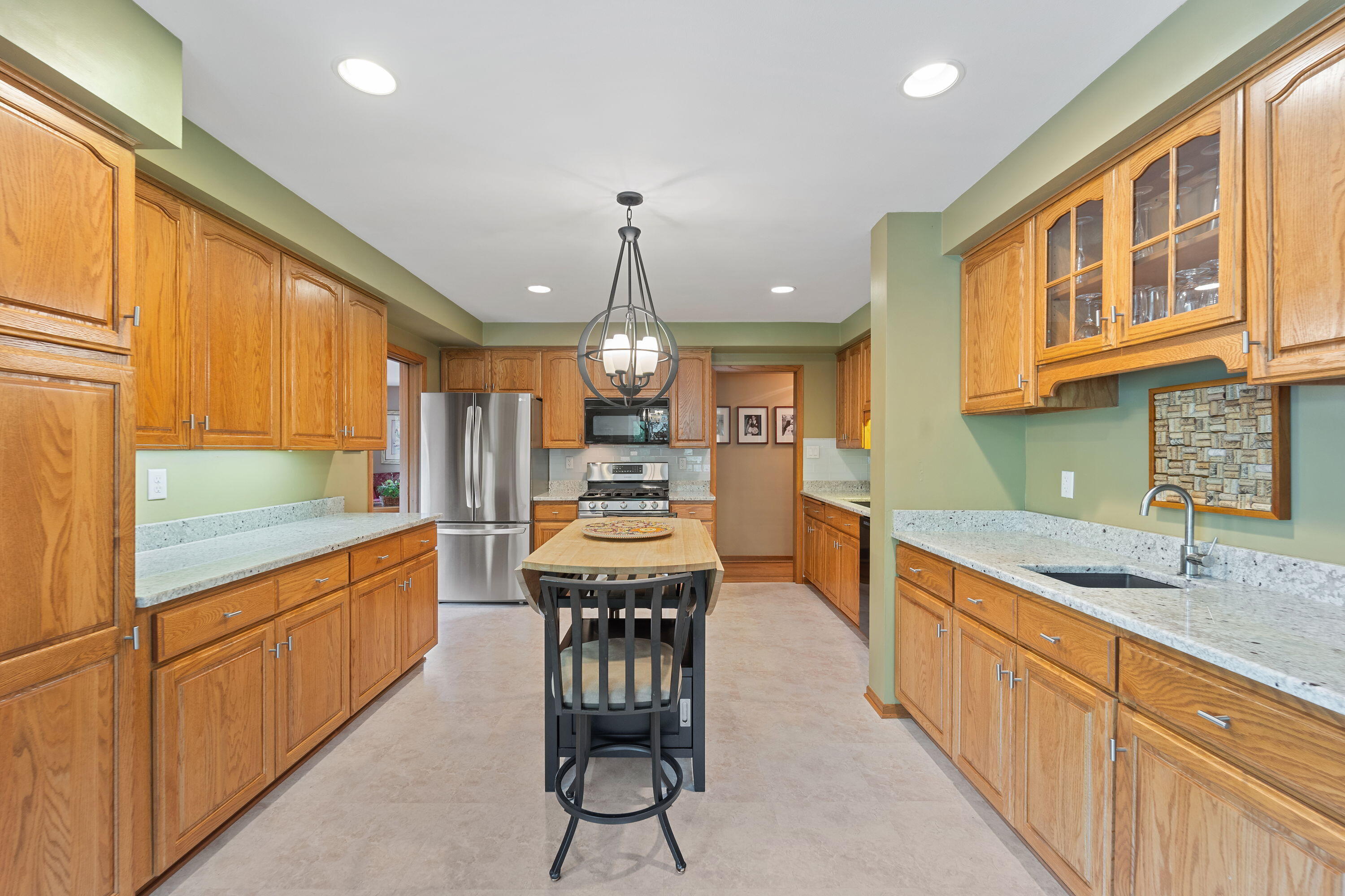 Property Photo: 1060 Hawthorne Ln WI 53005