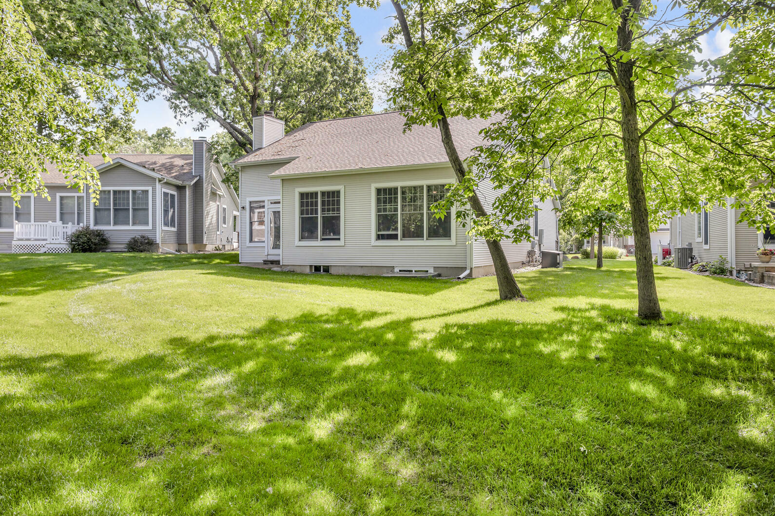 Property Photo:  816 E Barrington Circle  MI 49203 