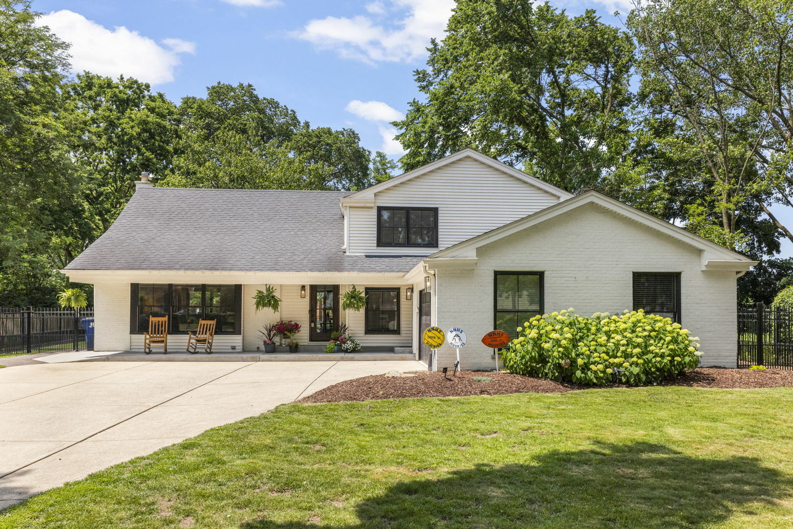 Property Photo: 440 Menominee Lane IL 60563