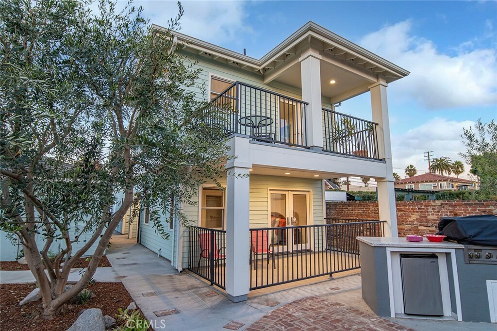 Property Photo: 2723 E Ocean Boulevard CA 90803
