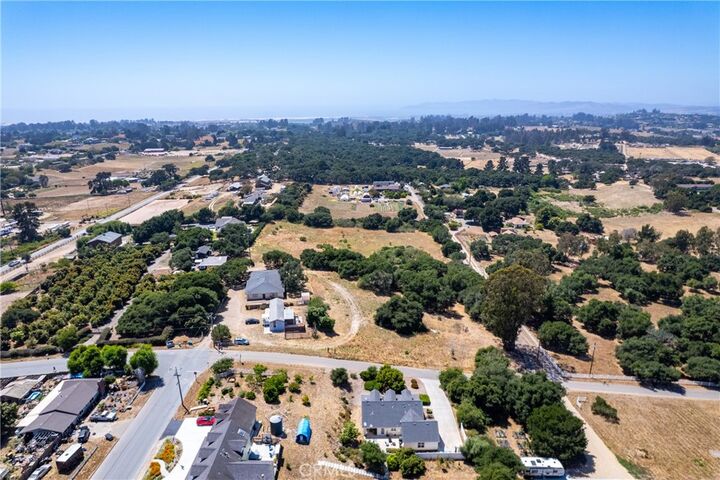 Property Photo:  422 Zenon Way  CA 93420 