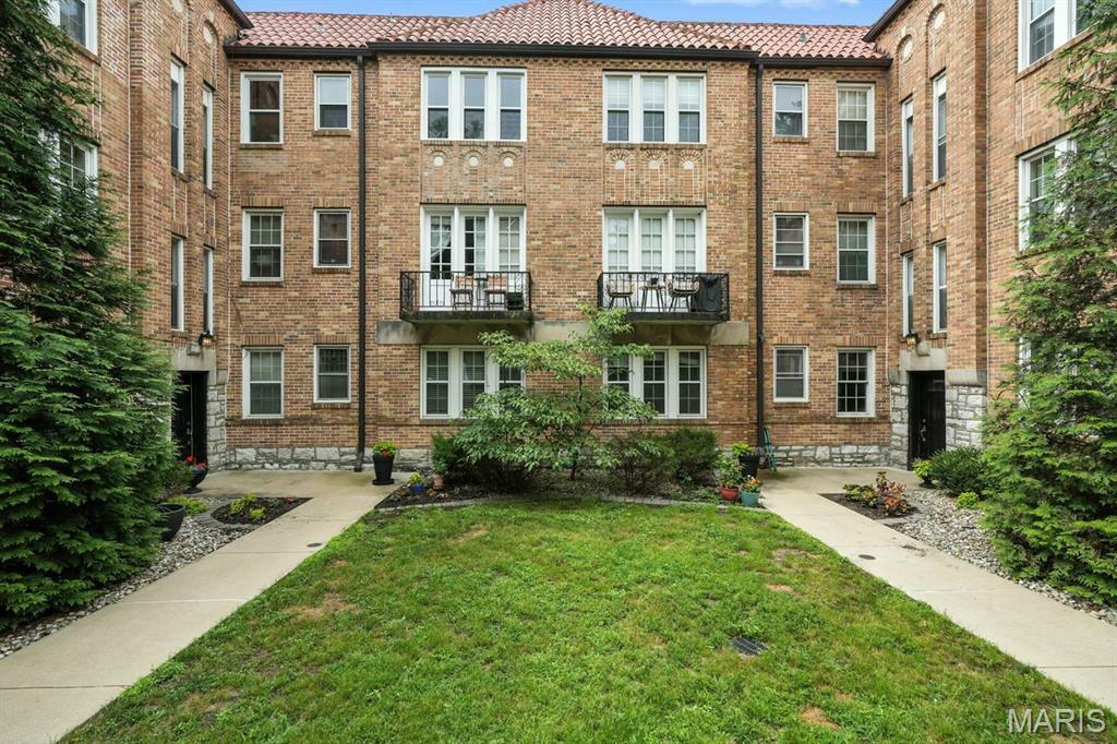 Property Photo:  7530 Cromwell Drive 1S  MO 63105 